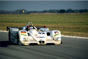 Der siegreiche BMW V12 LMR s/n 002/99 (Williams-G Force) von Tom Kristensen, JJ Lehto und J&ouml;rg M&uuml;ller kurz vor Einbruch der Dunkelheit