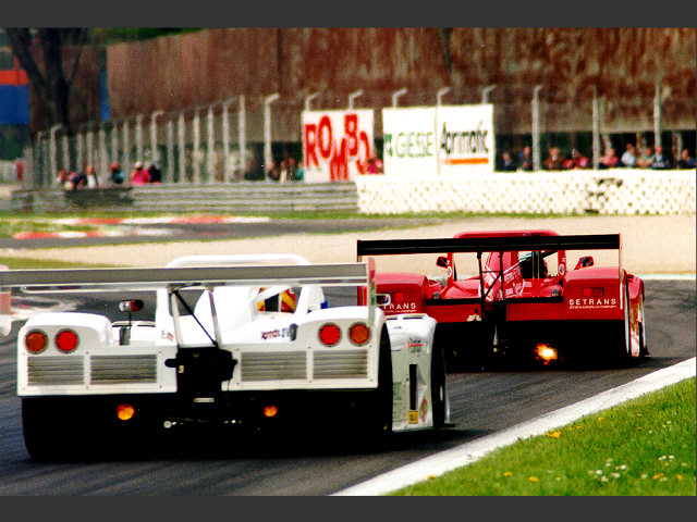 Christian Pescatori's and Etianuele Moncini's Ferrari 333 SP in front of a Riley&Scott in the first chicane