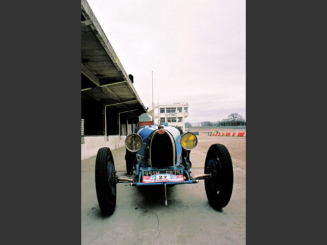 F1040018