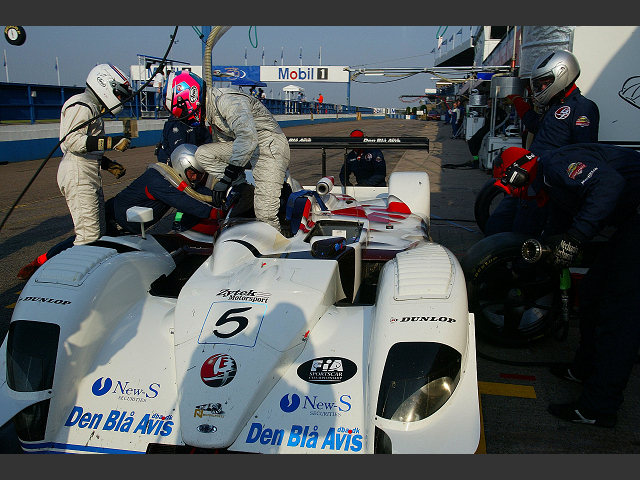 Pit stop for Wallace and Shimoda...problems restarting the engine cost them the lead