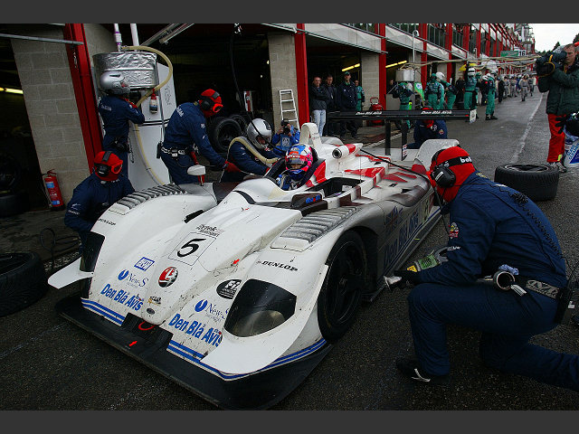 Rain late in the race prompted RN Motorsport to change to rain tyres, Hayanari Shimoda then went off the track