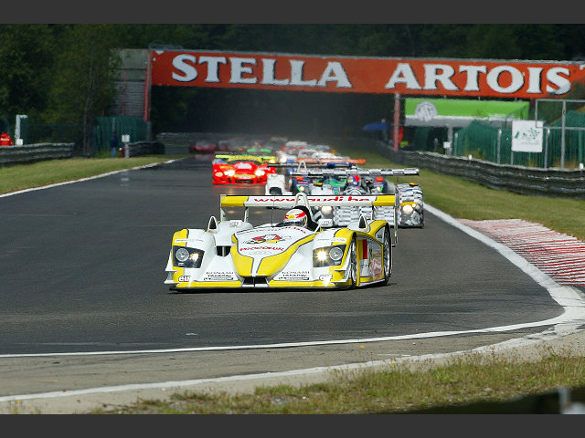Tom Kristensen leads the pack up the hill on lap 1
