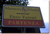 Marathon start sign outside Galleria Ferrari