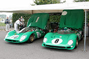 08 Ferrari 330 P2 s/n 0836 Paolo Cavalieri;10 Ferrari 330 P4 Rep.s/n 0900 David Piper