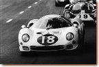 Le Mans 24h 1966: The 365 P2 s/n 0838 of the N.A.R.T. got a new body from Drogo for the ’66 season. The car with it’s long tail was nicknamed White Elephant. At Le Mans, Masten Gregory and Bob Bondourant retired in the 9th hour