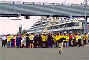 Again, Michael Schumacher is in the middle of the crowd (now consisting of journalists exclusively)!