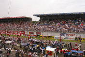 Crowds await the start