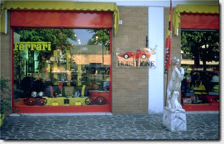 "Hors Ligne" Memorabilia Shop 1998