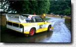Michele Mouton, Vizeweltmeisterin im Rallyesport 1982, fuhr diesen Audi Quattro Sport S1 Evolution aus 1985 gegen die Uhr den Berg hinauf und wurde Zweite in ihrer Klasse. 