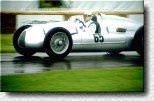 Auch Frank Biela geno� die Fahrt im Auto Union - trotz des Regens. Er bewegte einen D-Typ aus 1938.