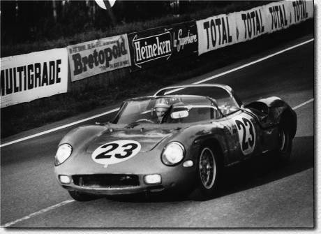 Le Mans 24h 1963: John Surtees and Willy Mairesse had won the race on the N�rburgring four weeks earlier, but were luckless at Le Mans. The 250P s/n 0812 caught fire after a refueling stop while it was running in front and burned out completely. 