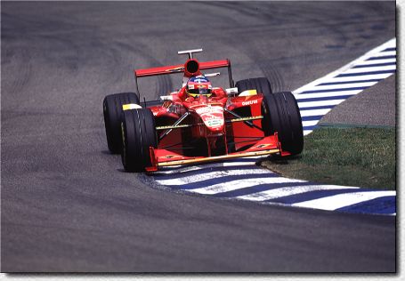 Jacques Villeneuve and his Williams in the Ostkurve 