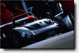 Auf diesem Foto - mit Emanuele Pirro am Steuer - ist die neu gestaltete Front des Audi R8 Step II gut zu erkennen 