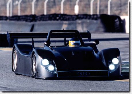 Januar 1999: Der neue, v�llig �berarbeitete Audi R8 mit Michele Alboreto am Steuer w�hrend Tests auf der Strecke von Paul Ricard in S�dfrankreich