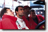 Mit besorgter Miene beobachten Renningenieur Partice Cerda, Emanuele Pirro und Rennleiter Dr. Wolfgang Ulrich den Zeitenmonitor w�hrend des Trainings. "Ist die Konkurrenz wirklich so schnell?"
