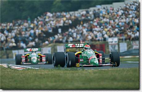 Emanuele Pirro und Alessandro Nannini im Formationsflug in ihren Benetton B189 auf dem Hungaroring. 