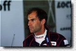 Die Anspannung ist Emanuele Pirro auch noch in der Box anzusehen, als einer seiner Partner im Auto sitzt. 