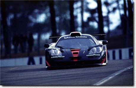 Das 24 Stunden-Rennen von Le Mans bestreitet Emanuele Pirro zusammen mit dem Italiener Rinaldo Capello und dem Deutschen Dr. Thomas Bscher am Steuer dieses McLaren F1 GTR. 