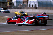 Tom Hollfelder in 512 "F" s/n 1048 leads a pack of cars into turn 4