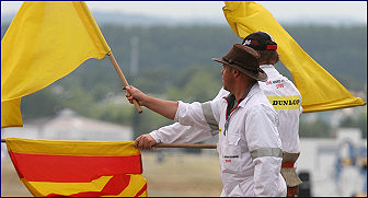 Final farewell at the end of the 2006 race;Racing;Le Mans Classic