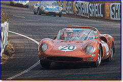Le Mans 24 h 1965: The works-330 P2 s/n 0836 of Jean Guichet and Mike Parkes retired