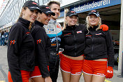 Adrian Sutil (DEU) and the Kumho girls