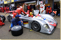 Frank Biela during a pit stop