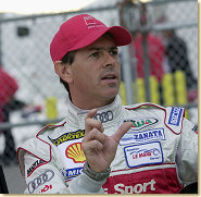 Is Rinaldo Capello explaining the points difference to Allan McNish